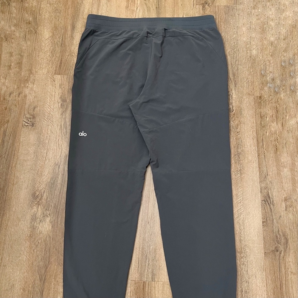 Alo Yoga Men's Co-Op Jogger Anthracite Grey Pants Size Medium - Picture 10 of 12